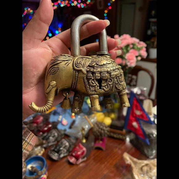 Elephant style brass padluck with 2 keys - Picture 2 of 7
